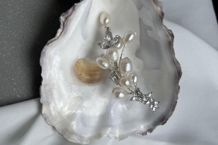 Finding the Perfect Bridal Look for Your Body Shape Love Spell Design Ear cuff Bridal earrings Ear climber Bridal ear cuff Cuff wrap earrings Wedding ear cuff Boho wedding earrings Boho bridal earrings uai Love Spell Design